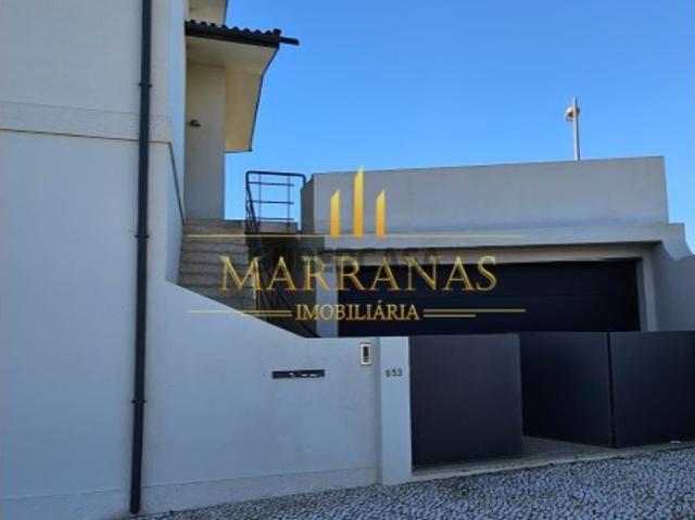 Andar Moradia T2 junto à Praia de Angeiras Excelente Oportunidade de Investimento