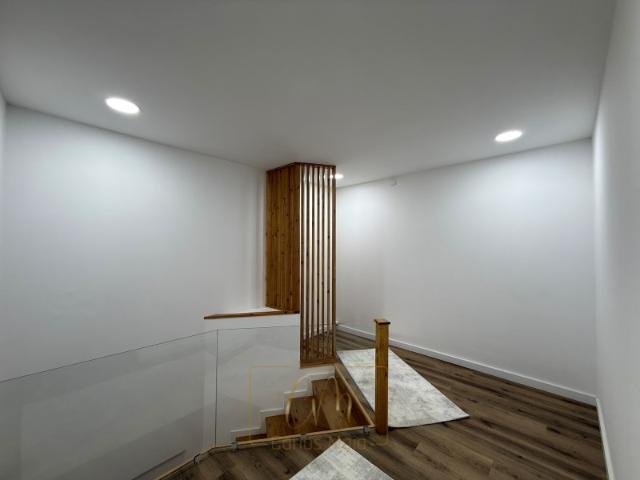 Andar Moradia T3+2 duplex, com terraço e a 350 metros da Praia