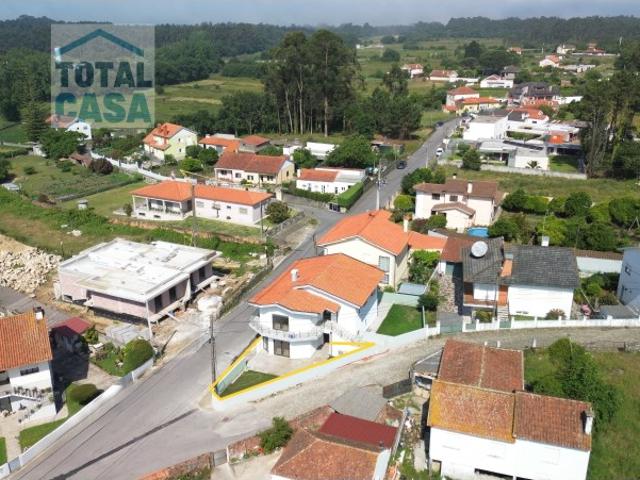 ANDAR MORADIA T3 NOVO Rés do chão com Jardim e aparcamento
