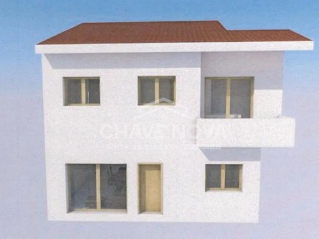Andar Moradia T3 com Salão no Sótão e 80 m² de Espaço Exterior | Leça do Balio