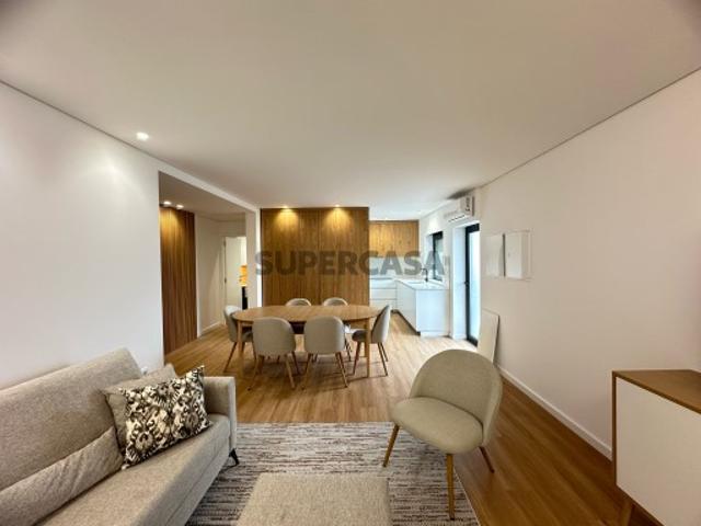 Andar moradia T3 | RENOVADO | 1 Suíte | 2 Quartos | Roupeiros embutidos | 2 WCs | Sala de estar e de jantar mobilada | Cozinha mobilada e equipada | Ar condicionado | Aparcamento exterior coberto | Ponte, Guimarães