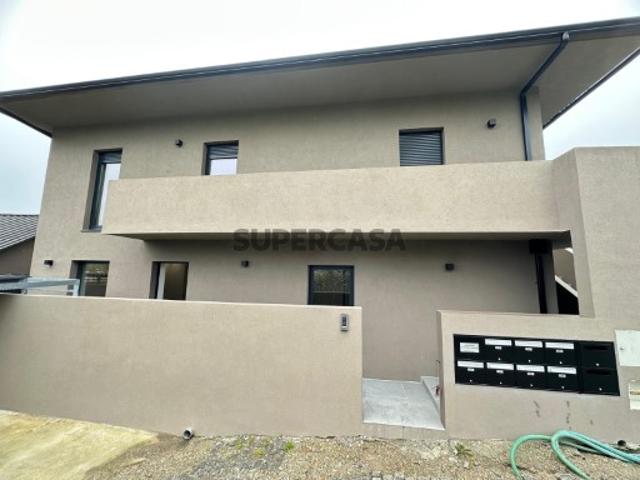 Andar moradia T3 | RENOVADO | 2 Suítes | 3 WCs | Sala de estar e de jantar mobilada | Cozinha mobilada e equipada | Ar condicionado | Aparcamento exterior coberto | Ponte, Guimarães
