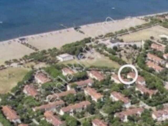 Çandarlı Tatil Köyü Denize Sıfır Site İçi Bahçeli Yazlık Villa