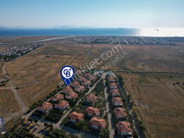 Çandarlı Tatilköyü Yıldızkent Sitesinde Satılık 3+1 Villa