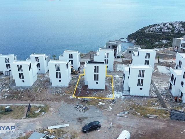 ÇANDARLI'DA DENİZ MANZARALI TAM MÜSTAKİL 3+1 SATILIK VİLLA