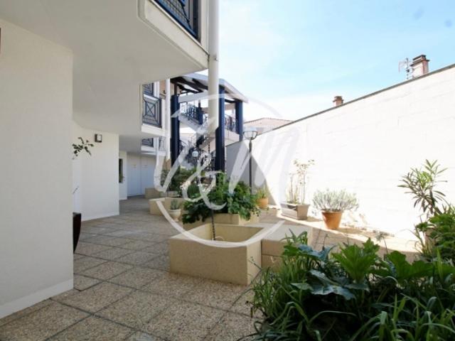 ANDERNOS – Élégant T3 avec terrasse et aperçu bassin