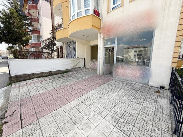 Andiçen Mah'de Cadde Üzeri Açık Alanlı Makam Odalı Dükkan