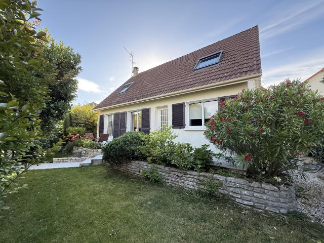 ANDRÉSY Maison individuelle de 125 m2 habitables avec sous sol total, terrasse ensoleillée et terrain de 480