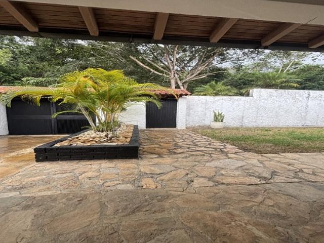 ANEXO DE 180 M2 EN URB. SOROCAIMA LA TRINIDAD