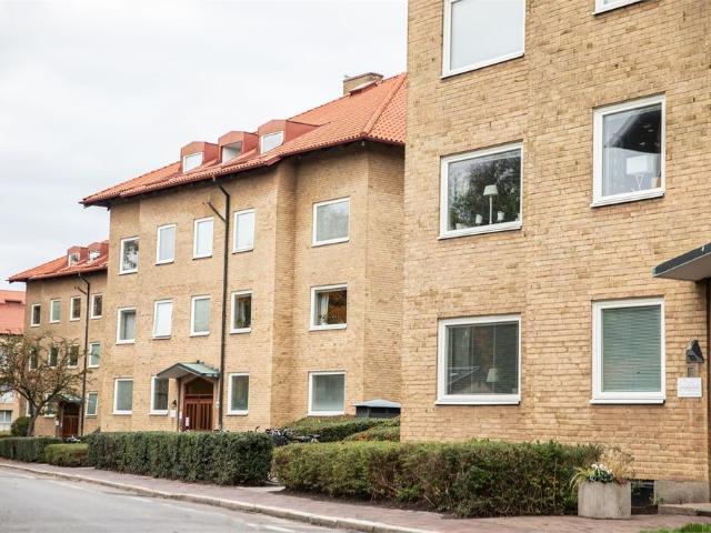 Ängdalav. 33, 2 v