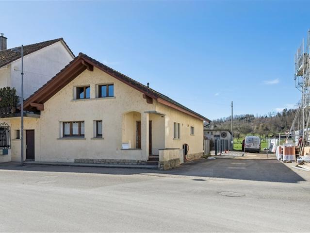Angenehmes Haus mit 5,5 Zimmern im Herzen des Dorfes