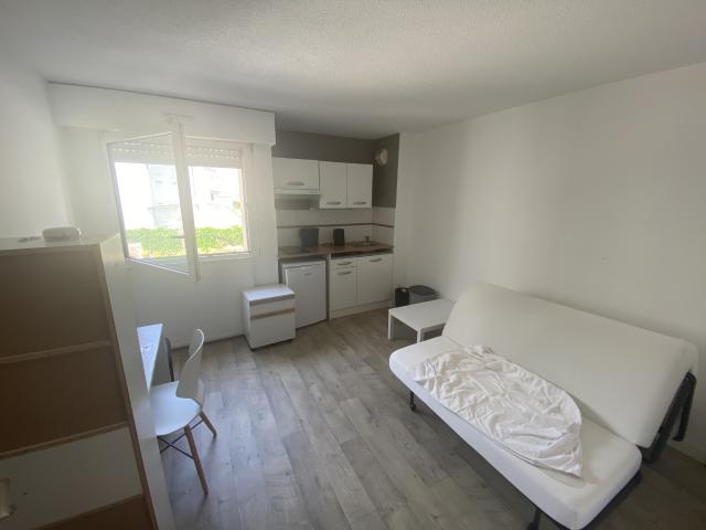 ANGERS CATHO FOCH: Type 1 meublé, au calme vide locataire