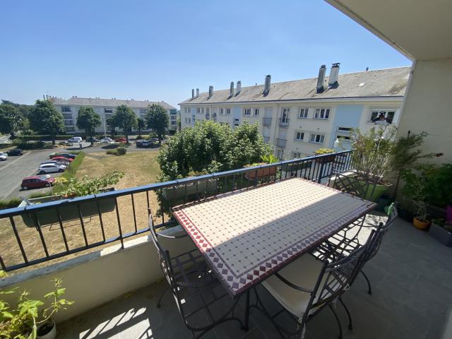 ANGERS BELLE BEILLE: Type 5 vue dégagée, balcon, garage, cave