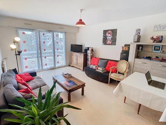 ANGERS BELLEFONTAINE: T2 loué avec balcon, parking et cave