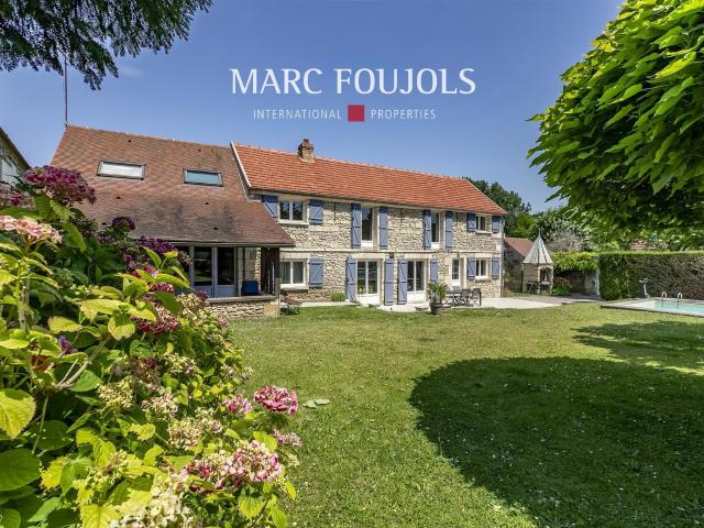 Angicourt – Authentique Propriété En Pierre Avec Piscine Et. 130m² Angicourt