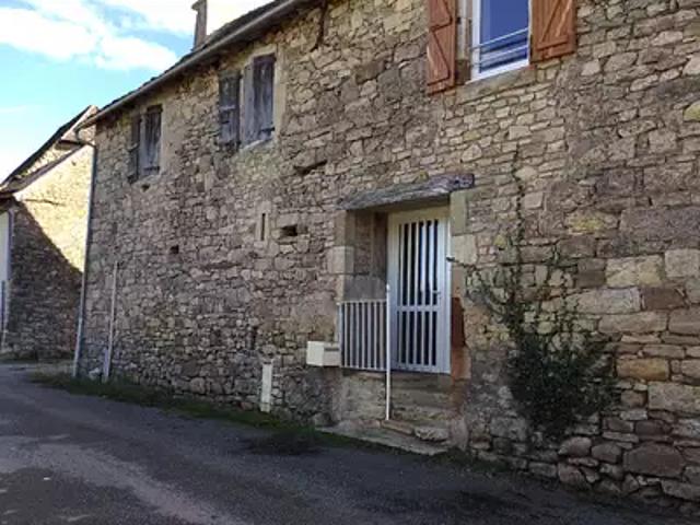 Anglars Saint Félix 12390 Location maison 4 pièces t4 terrasse
