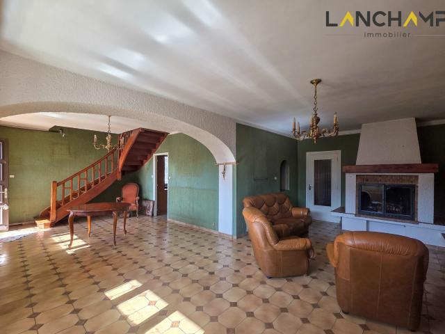 Anglefort, une maison T6 de 135m2 à fort potentiel avec un appartement T2 de 38m2 indépendant