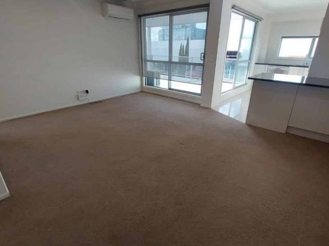 Anglesea Awaits Low Maintenance Apartment in a Prime Central Location
