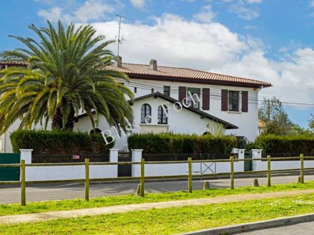ANGLET – BIARRITZ PARC D’HIVER BELLE VILLA COMPOSÉE DE 3 APPARTEMENTS GARAGE – ABRI JARDIN