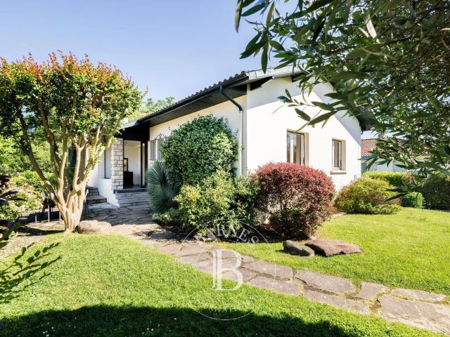 Anglet, Maison De 200 M² Située Au Calme 200m² Anglet