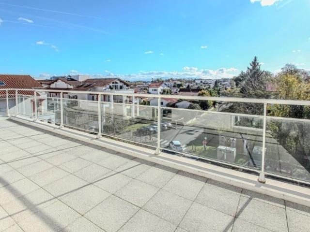 ANGLET – PROCHE CINQ CANTONS APPARTEMENT T4 DERNIER ETAGE DEUX TERRASSES PARKING CAVE