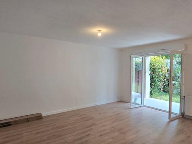 Anglet proche des cinq cantons grand appartement T2 de 45 m2 avec un jardin privatif