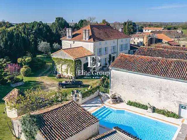 Angoulême 16000 Achat / Vente maison 11 pièces t11 au dernier étage piscine