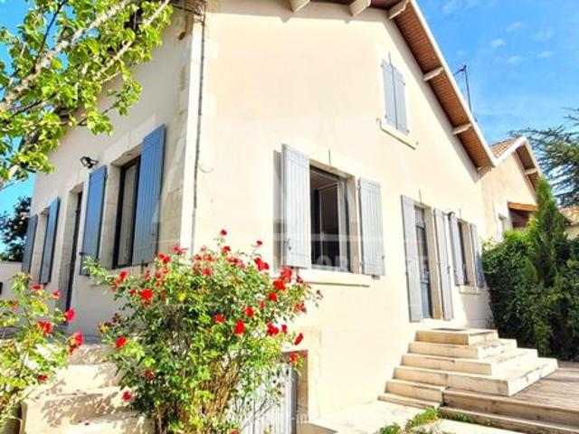 ANGOULEME MAISON DE CARACTERE DE 1950 D'EN 125 m² ENTIEREMENT RENOVEE AVEC TERRASSE, JARDIN ET CAVE