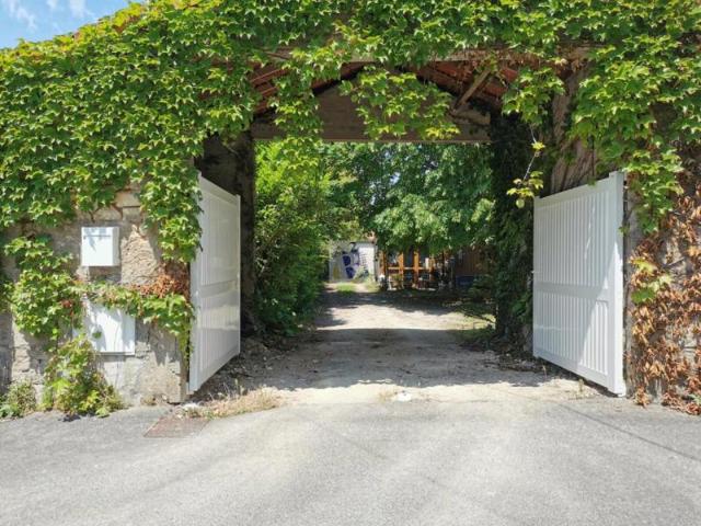ANGOULEME, Quartier Victor Hugo villa, 3 chambres, garage, parc arboré