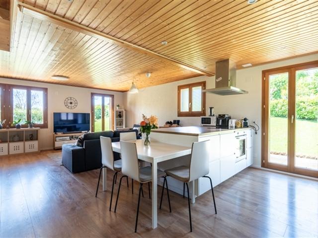 Angrenzendes Chalet auf drei Ebenen, ideal gelegen in Leysin