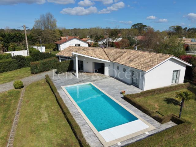 ANGRESSE MAISON MODERNE DE PLAIN PIED AVEC PISCINE