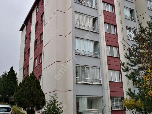 Ankara Batıkent Batısitesi’nde Masrafsız,ara Kat,sosyal Olanaklara Komşu Satılık 3+1 Daire