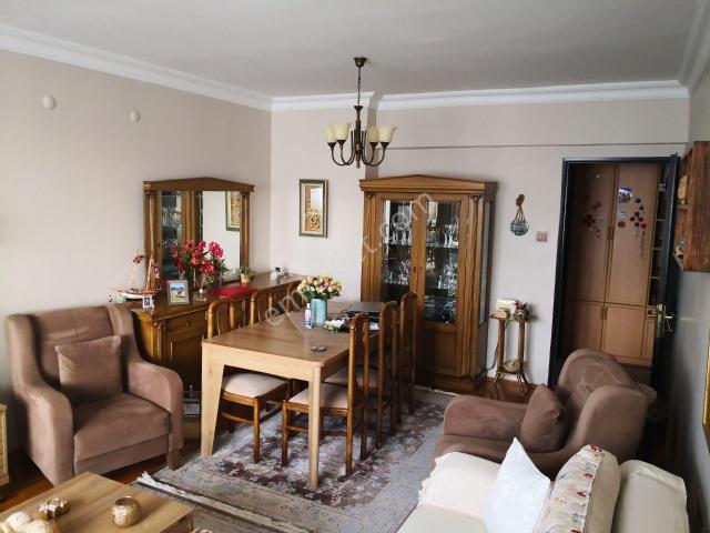Ankara Batıkent Batısitesi’nde Masrafsız,ara Kat,sosyal Olanaklara Komşu Satılık 3+1 Daire