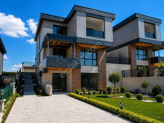 Ankara Bağlıca Satılık Geniş Bahçeli Asansörlü Sıfır Lüks Villa