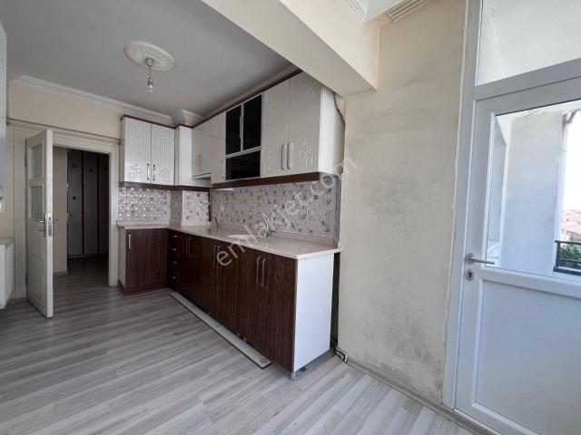 Ankara Kazanç'tan Yapılı Ara Katta Yapılı Mükemmel Konumda Kiralık 3+1 Daire