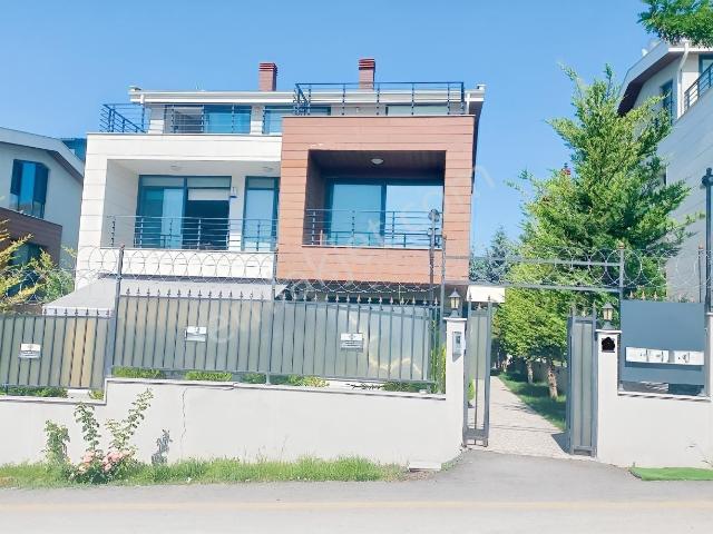 Ankara/beytepe'de 4 Katlı 6+1 Boş Satılık Muhteşem Villa