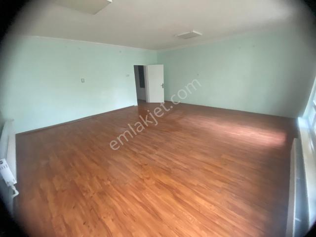 Çankaya Korkut Reis Mahallesi Necatibey Cadde Üzerinde 3+1 Kombili Kiralık Daire