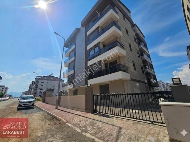 Çankaya Mahallesinde 1+1 Satılık Havuzlu Daire