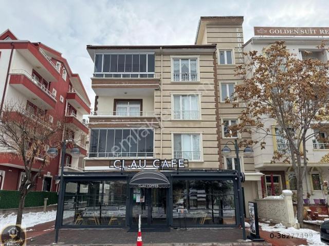 Şanlıbaba Emlak'tan 2000 Evler Mahallesinde Satılık 4+1 Ara Kat Daire