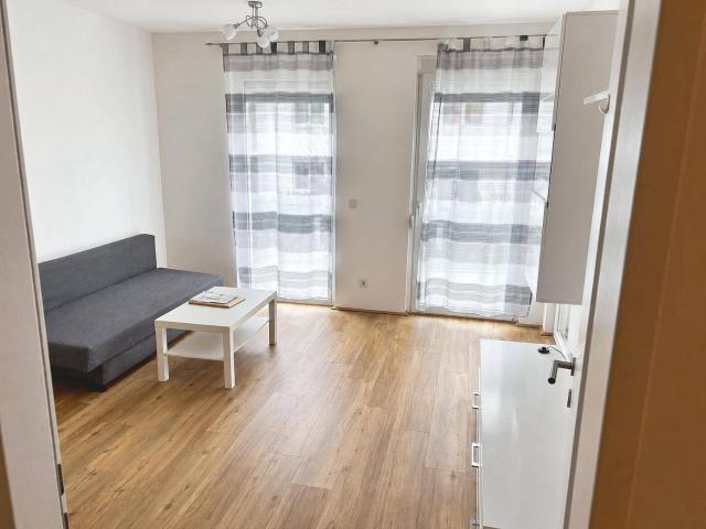 Anlagehit ! 2030 befristet vermietete 2 Zimmer Neubau Wohnung in Schwechat mit Garten und Lift