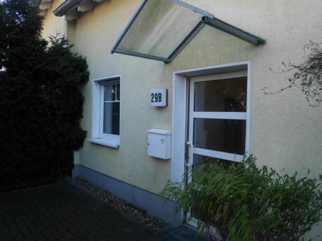 Wohneigentum: EFH mit kleiner Terrasse und Tiefgarage in super Lage im Duisburger Westen