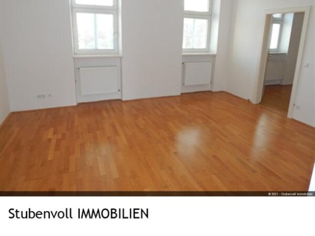 Helle 2 Zimmer Wohnung mit Balkon und PKW Stellplatz