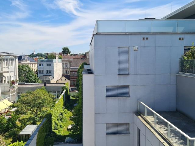 Anlegerwohnung Topzustand Zentrum 4 Zimmer Dachgeschosswohnung, große Loggia, Küche, 2 TG PLätze