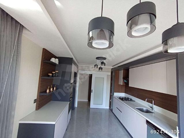 ŞANLİIEMLAK DAN SATILIK 7'Cİ KATTA PURSAKLAR ÇAGATAY BULVARINDA 180 M2 KAPALI O.PARKLI 4+1 SİTEDE