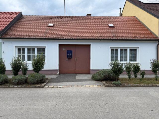 Hinreißendes Einfamilienhaus in Zwingendorf – Ihr Renovierungsprojekt für nur 110.000 €!