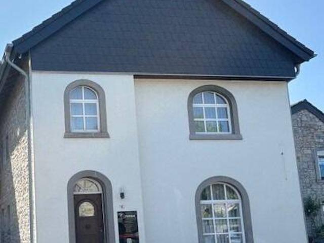 Ansprechendes Bruchsteinhaus in dem sehr beliebten Ortsteil Breinig, nur wenige Minuten von Aachen.