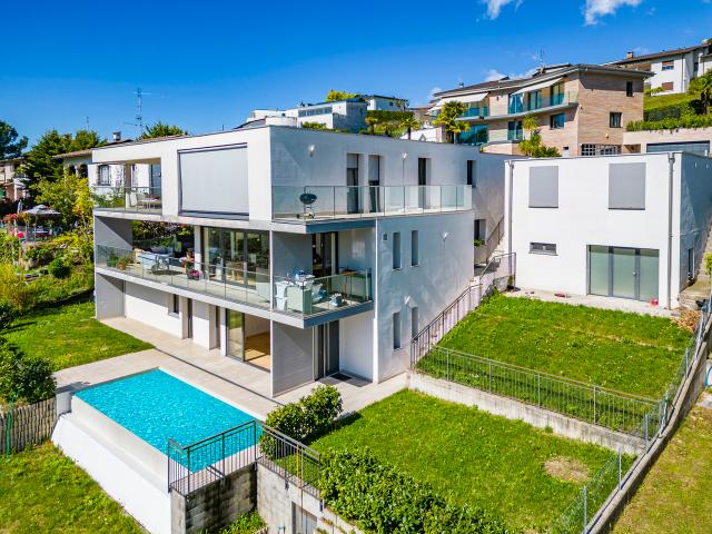 Anspruchsvolles Penthouse mit Nebengebäude und Panoramaterrassen in exklusiver Umgebung