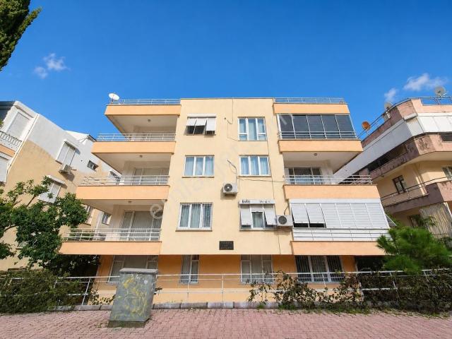 Antalya Muratpaşa Üçgen Mahallesinde Geniş Kullanışlı 3+1 Daire