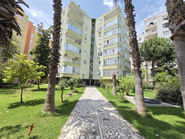 Antalya Muratpaşa Meltem Mahallesinde Ara Katta Doğalgaz Kombili Satılık 3+1 Daire