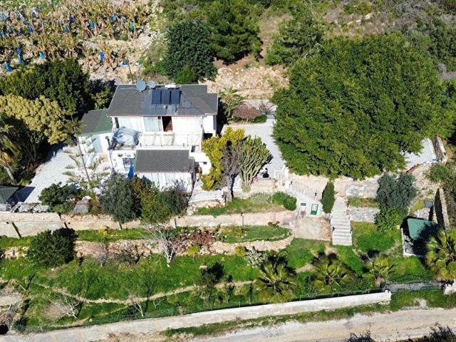 ANTALYA ALANYA YEŞİLÖZ'DE 1.420 M2 ARAZİ İÇİNDE MÜSTAKİL VİLLA